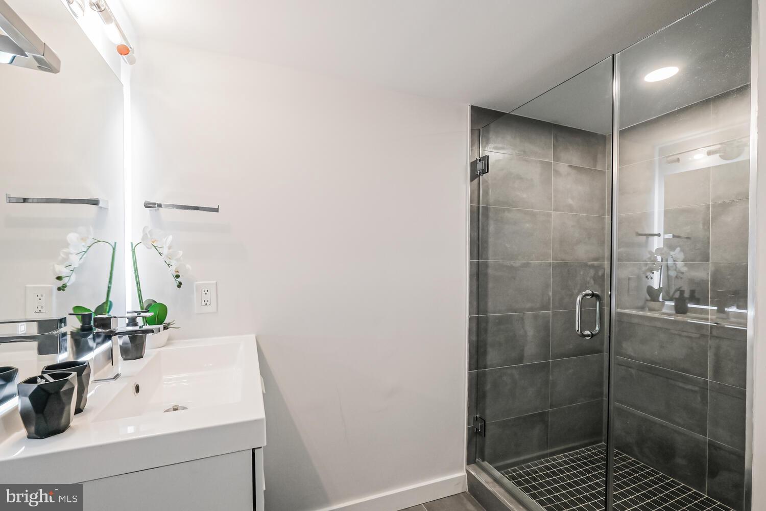 LUXMANOR - Residential