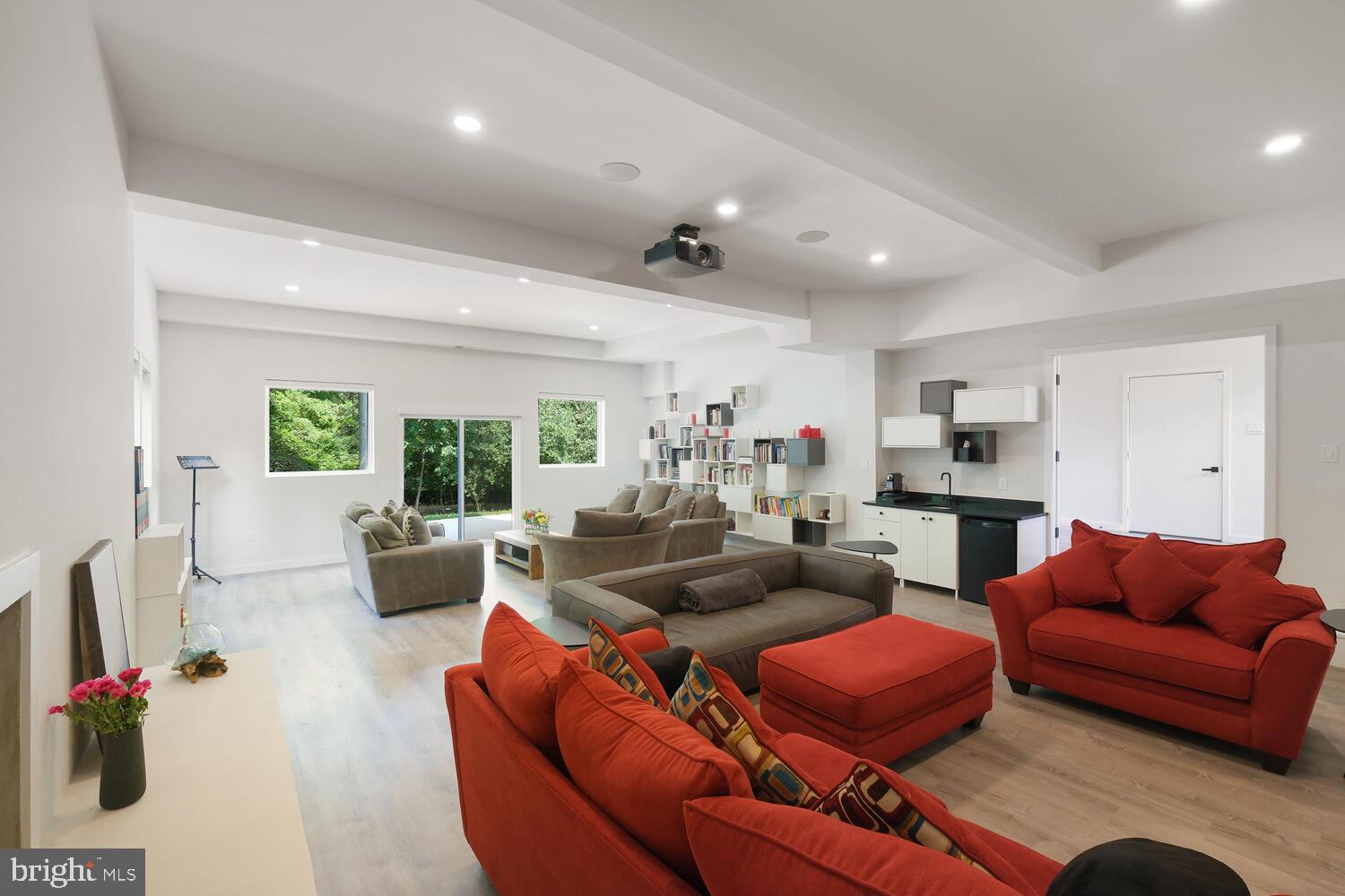 LUXMANOR - Residential