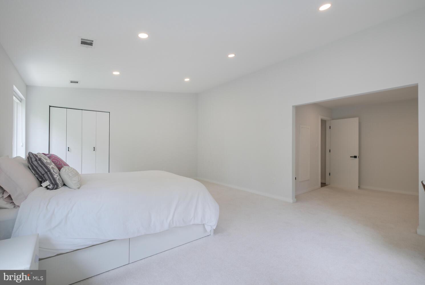 LUXMANOR - Residential