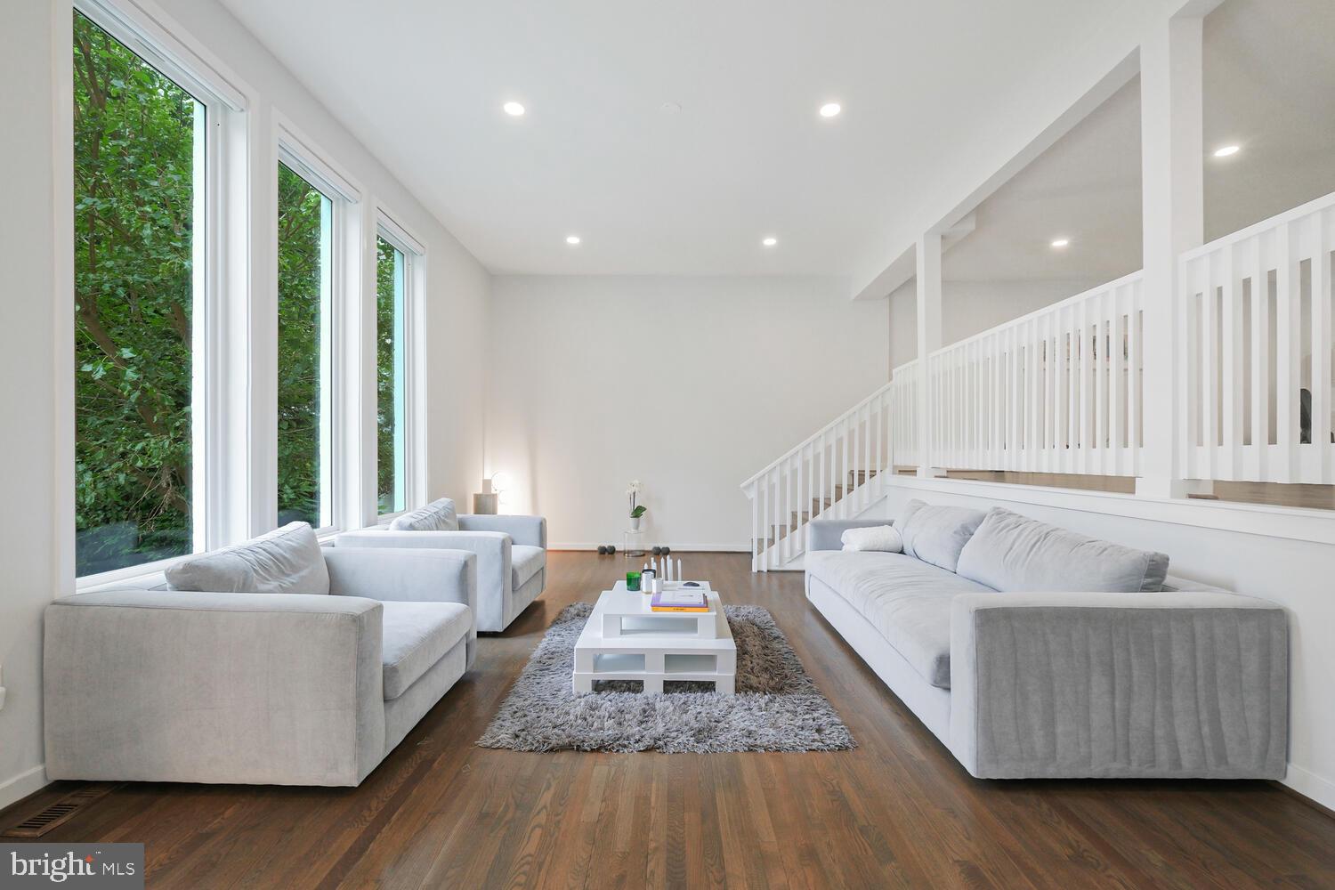 LUXMANOR - Residential