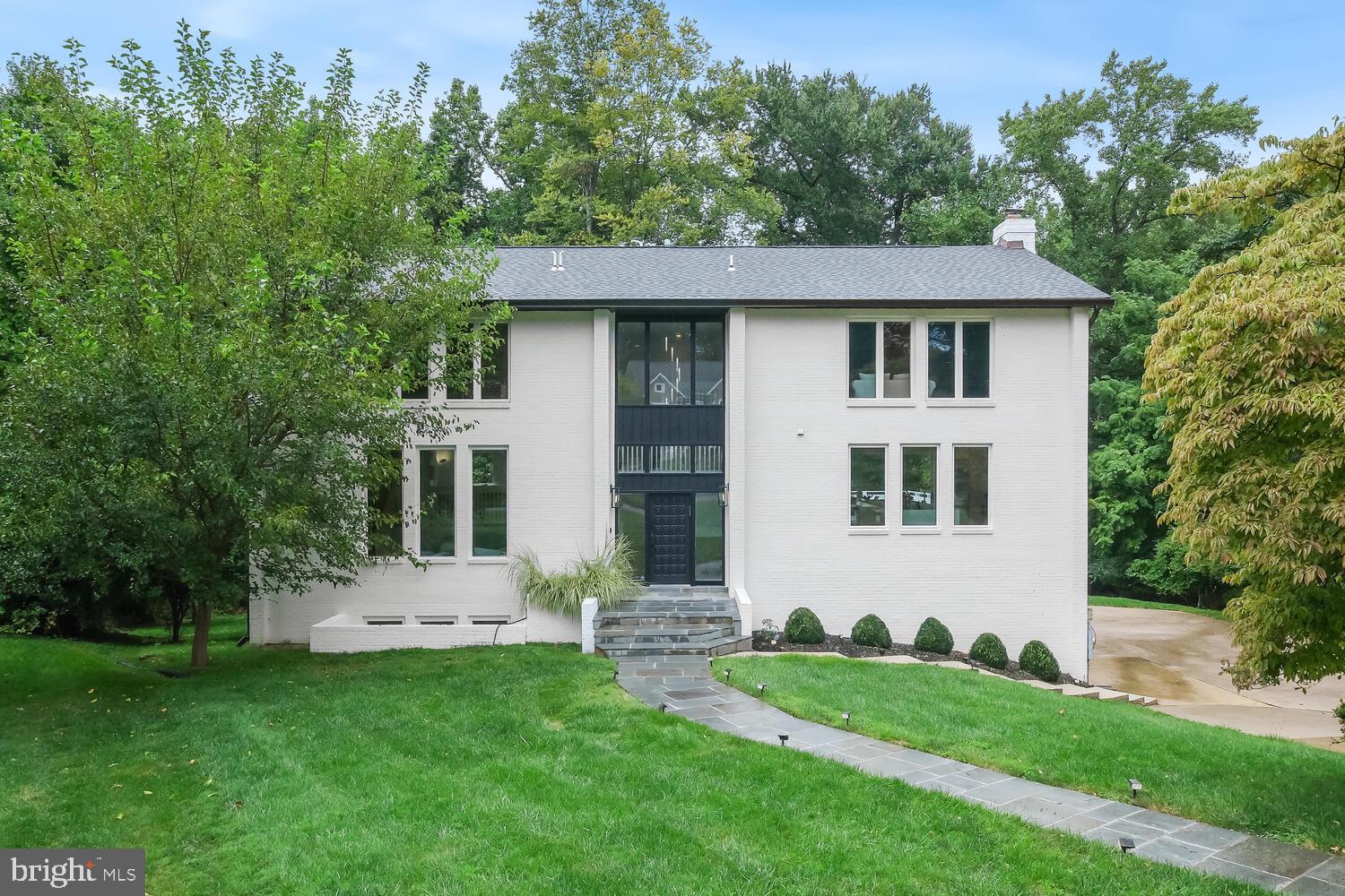 LUXMANOR - Residential