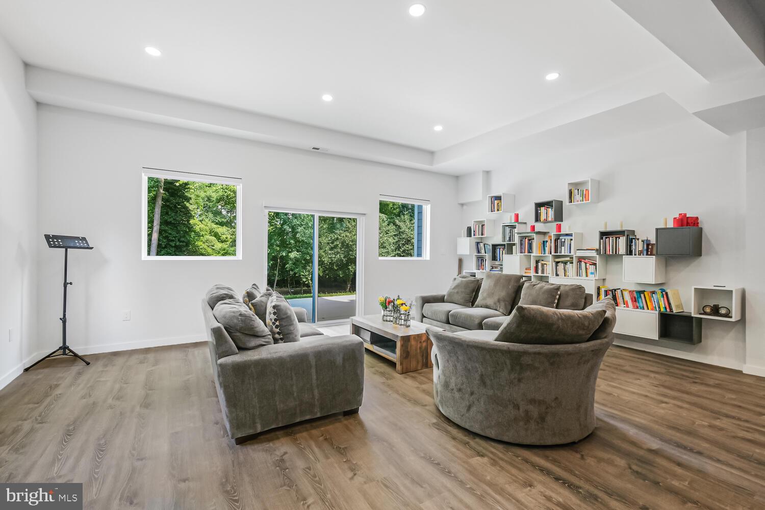 LUXMANOR - Residential