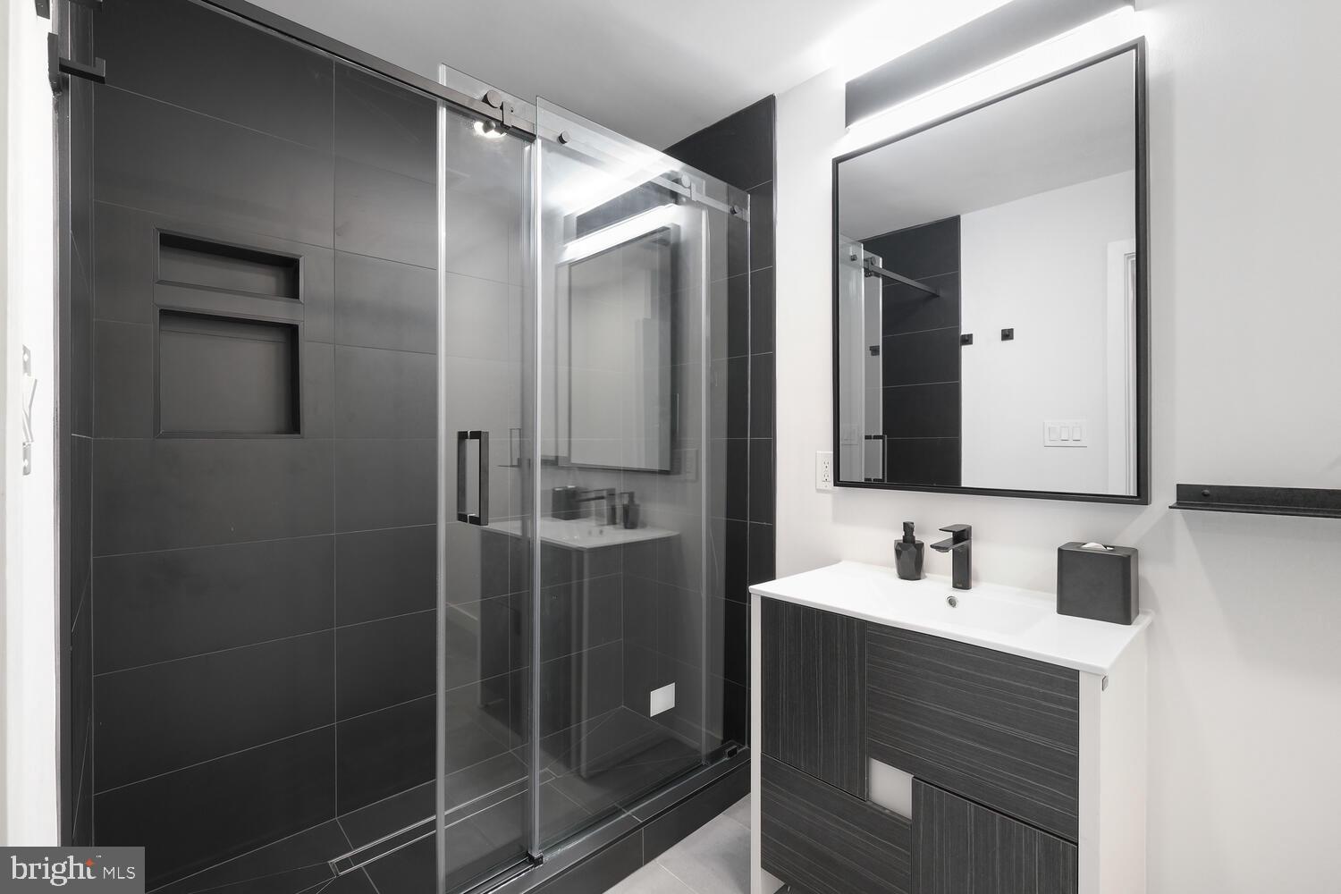 LUXMANOR - Residential