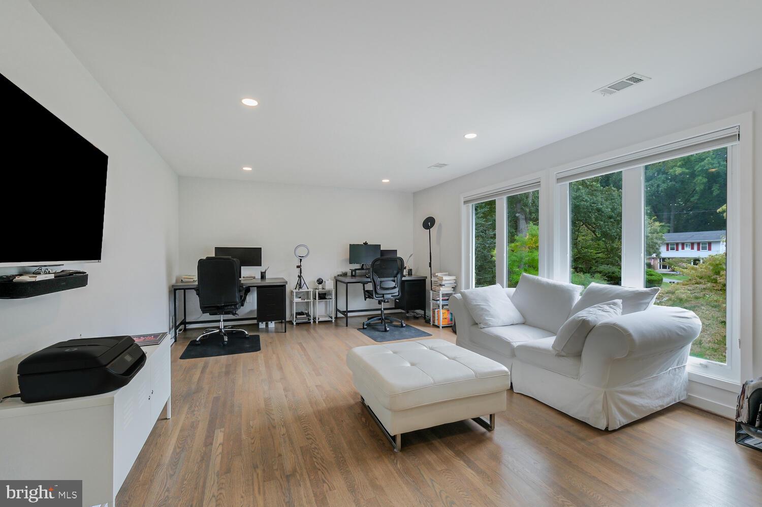 LUXMANOR - Residential