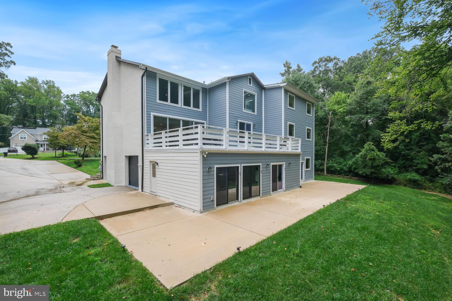 LUXMANOR - Residential