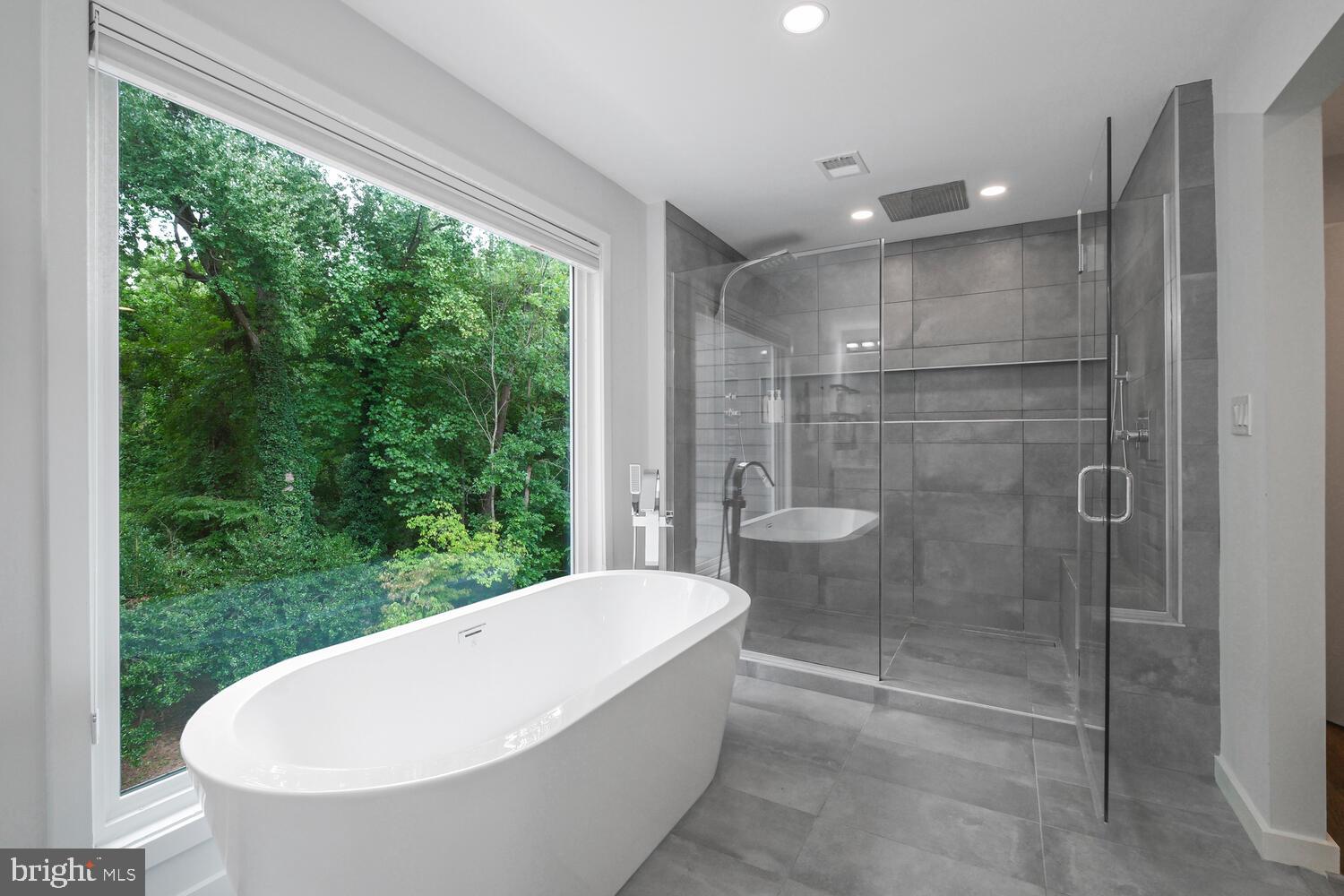 LUXMANOR - Residential