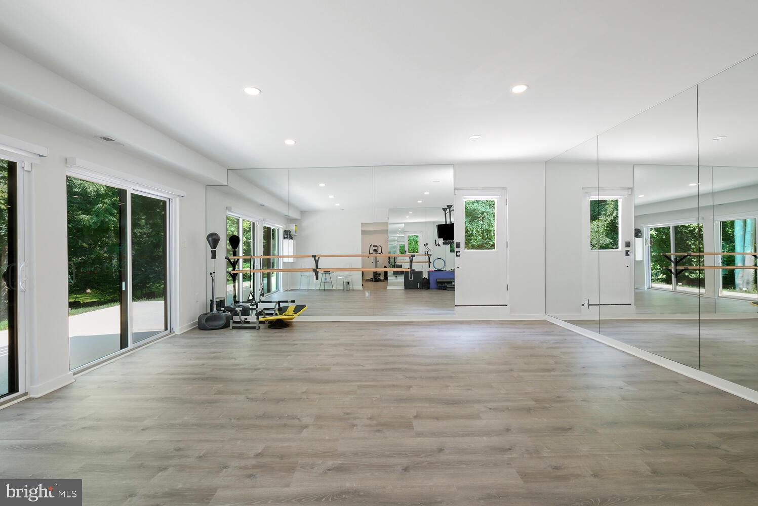 LUXMANOR - Residential