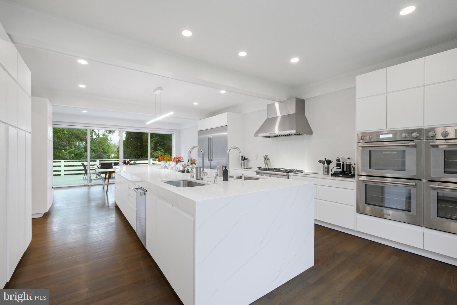 LUXMANOR - Residential