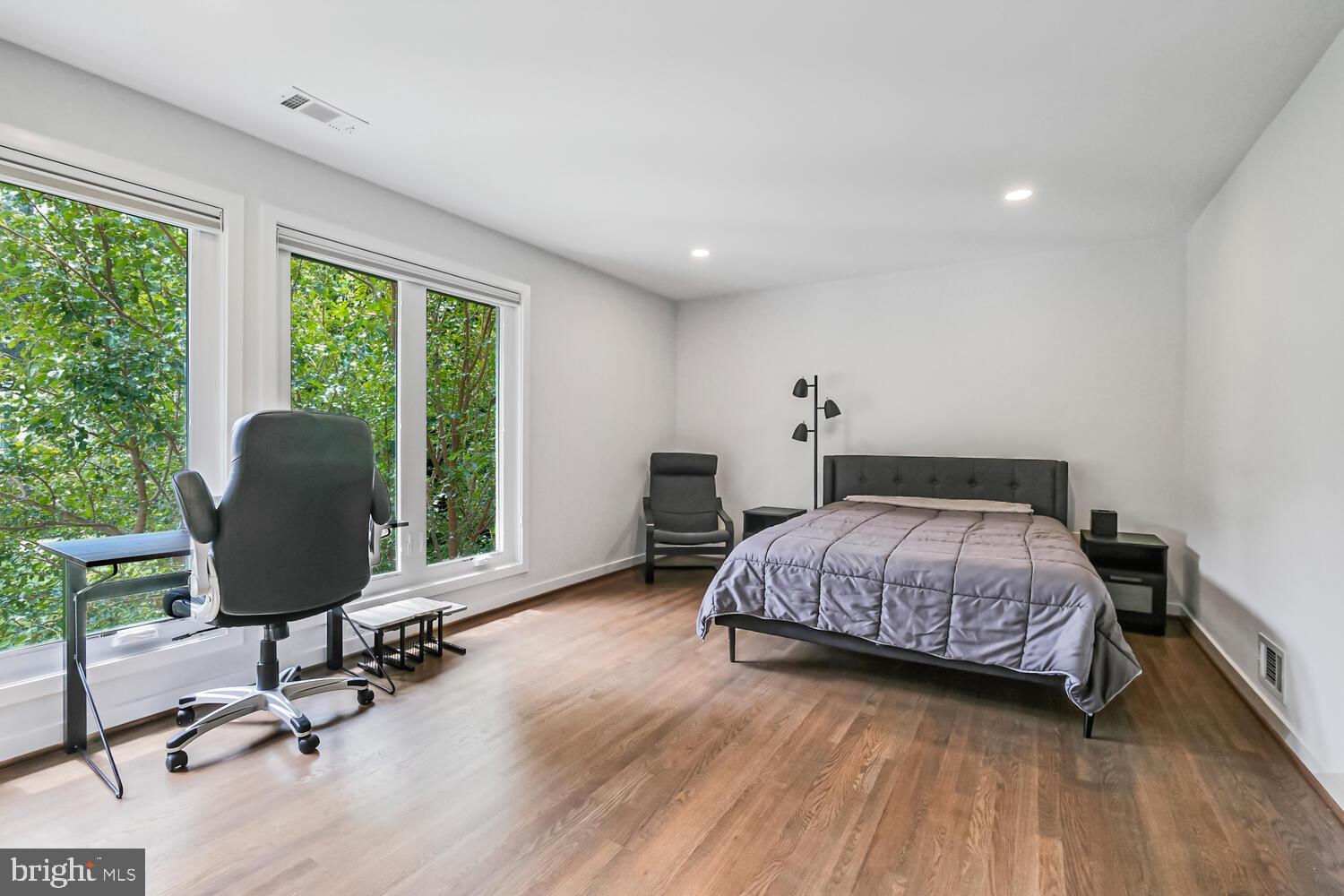 LUXMANOR - Residential