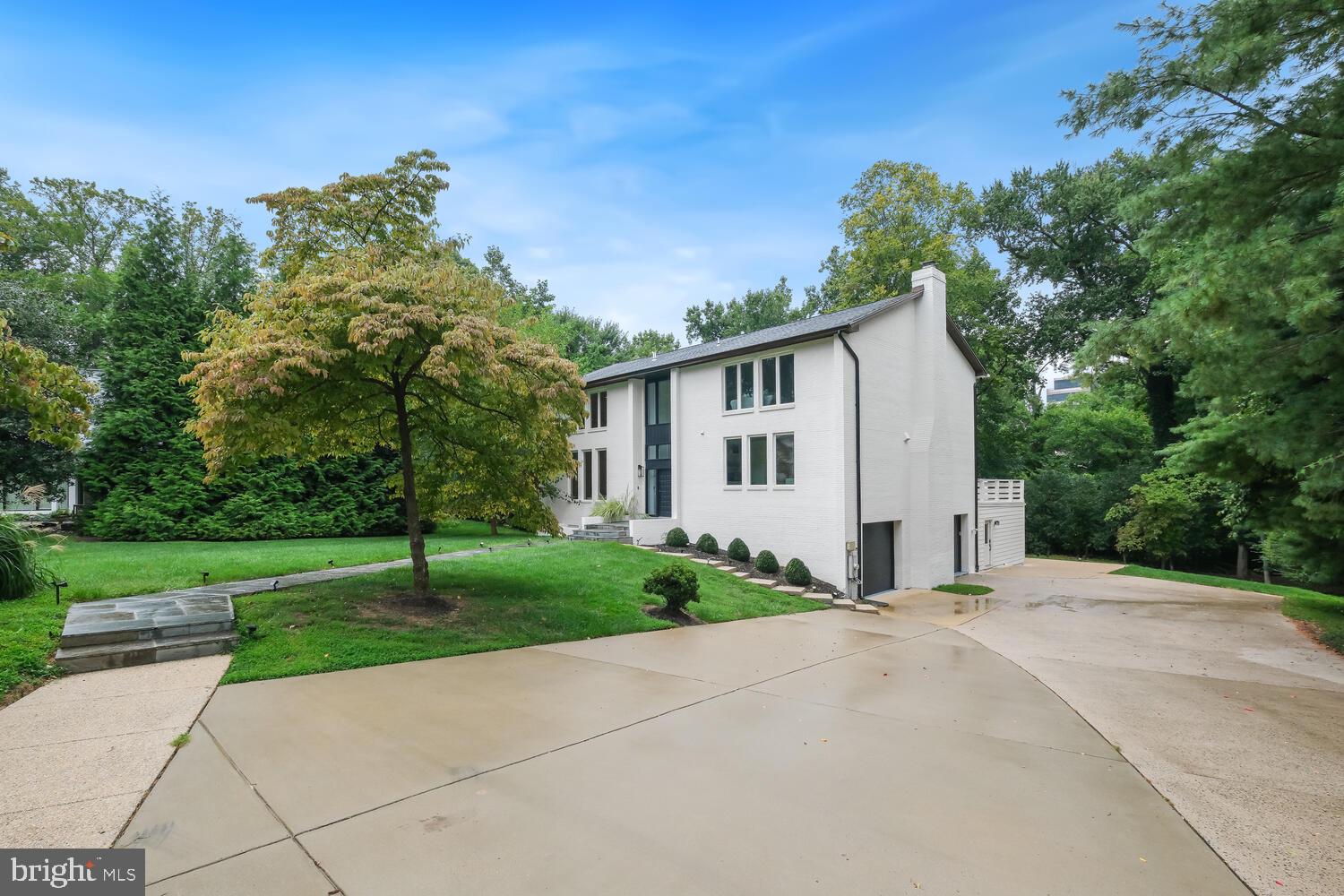 LUXMANOR - Residential