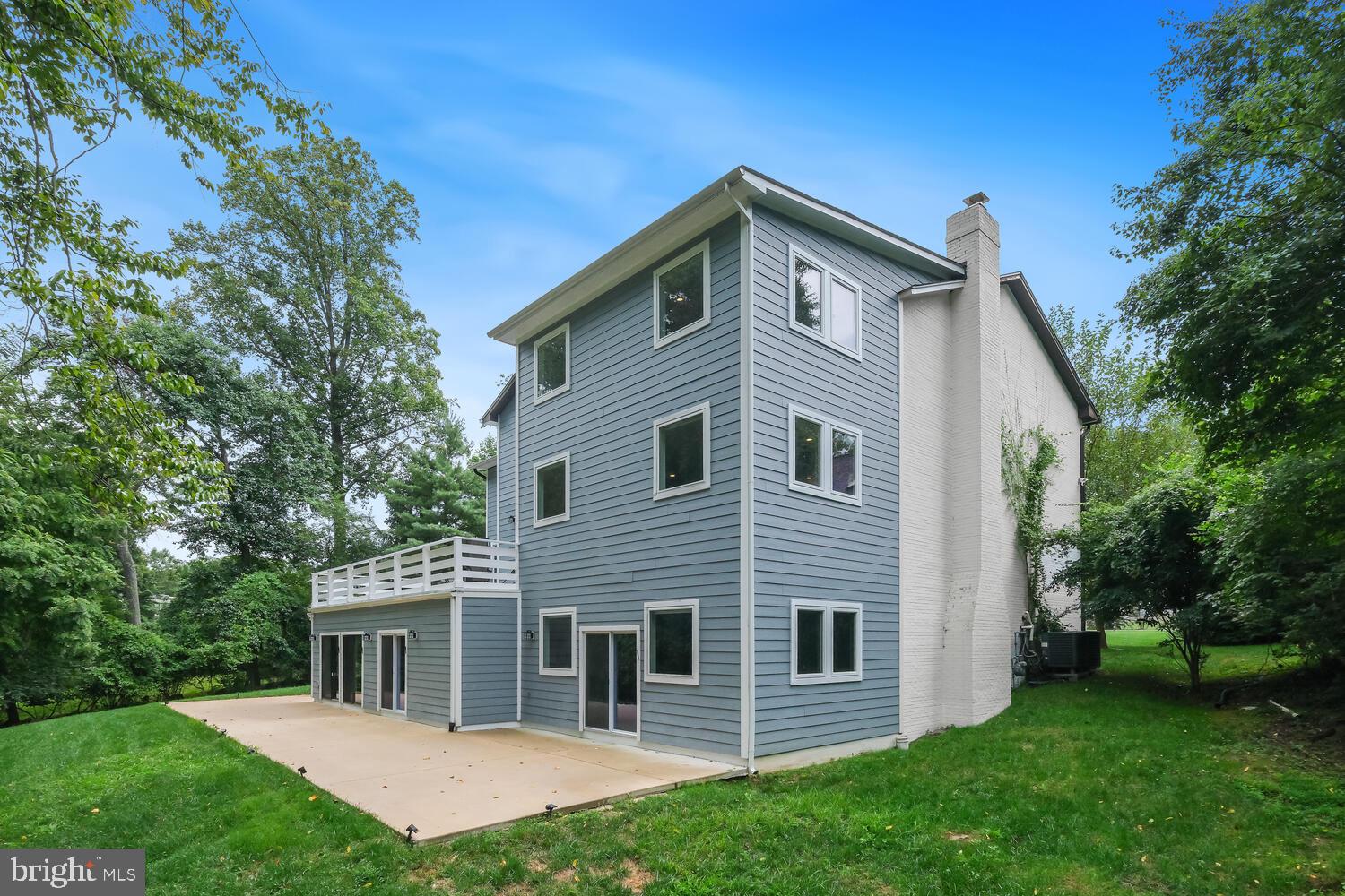 LUXMANOR - Residential