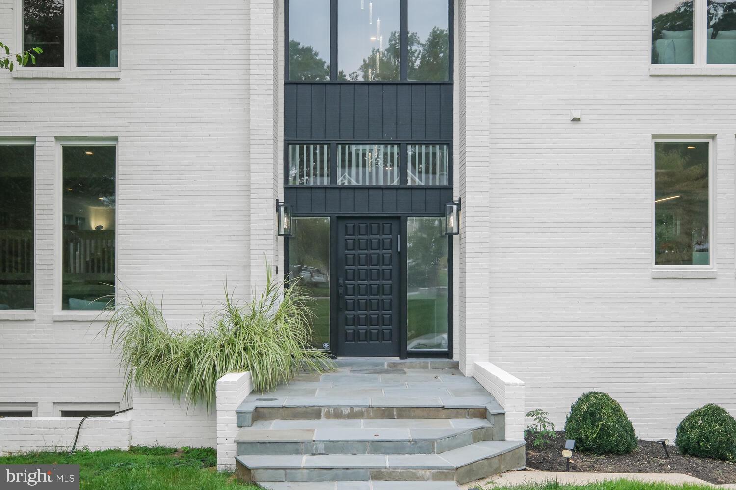 LUXMANOR - Residential