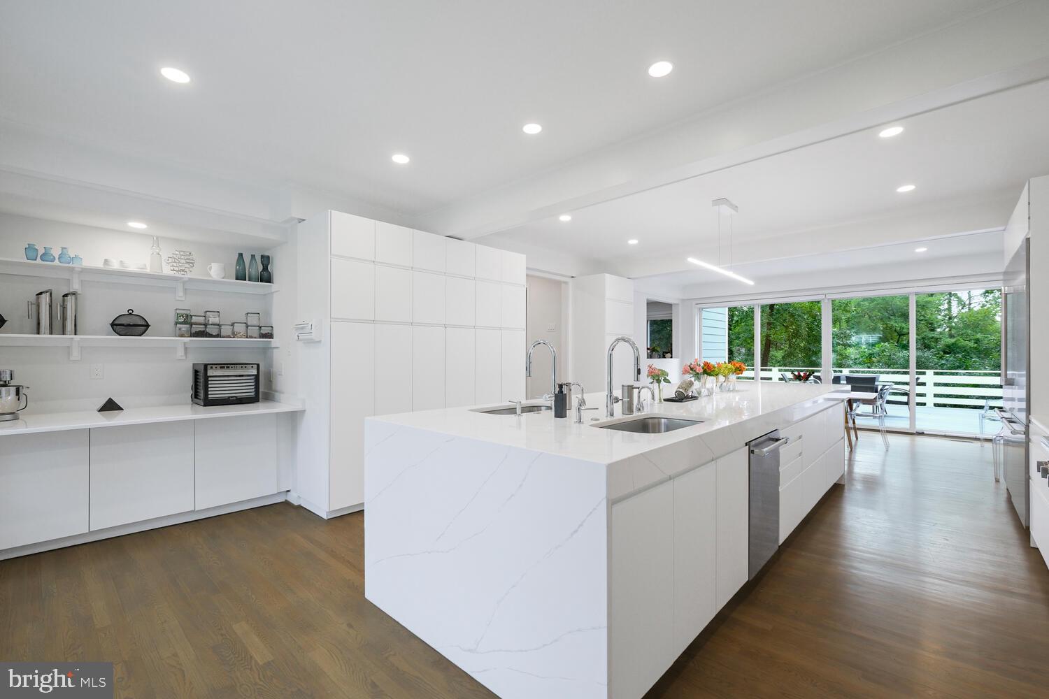 LUXMANOR - Residential