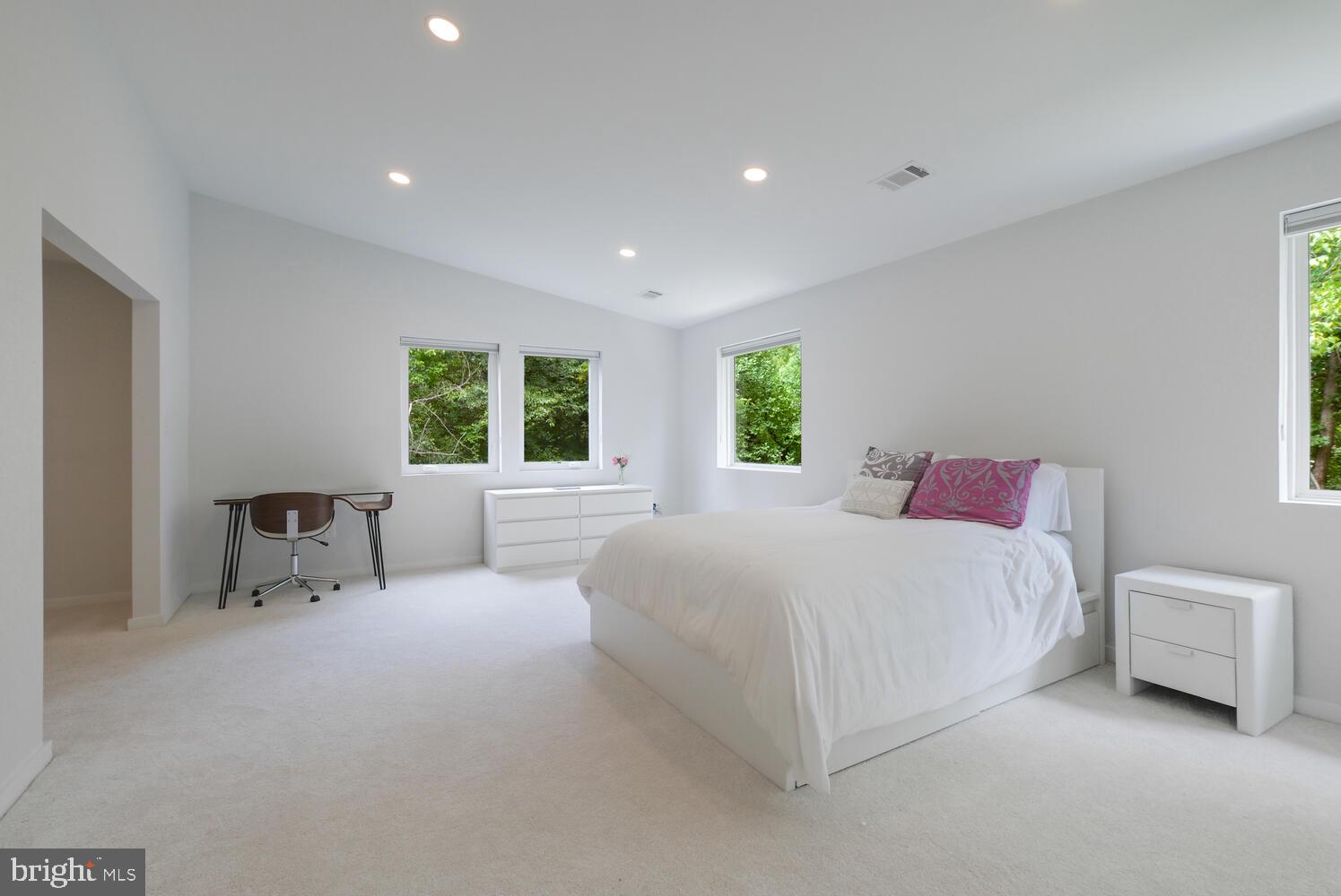 LUXMANOR - Residential