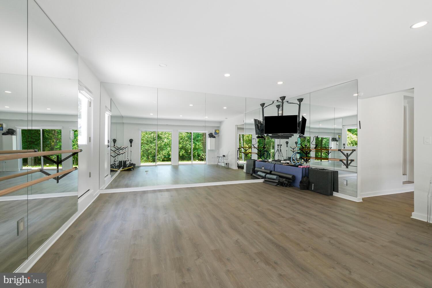 LUXMANOR - Residential