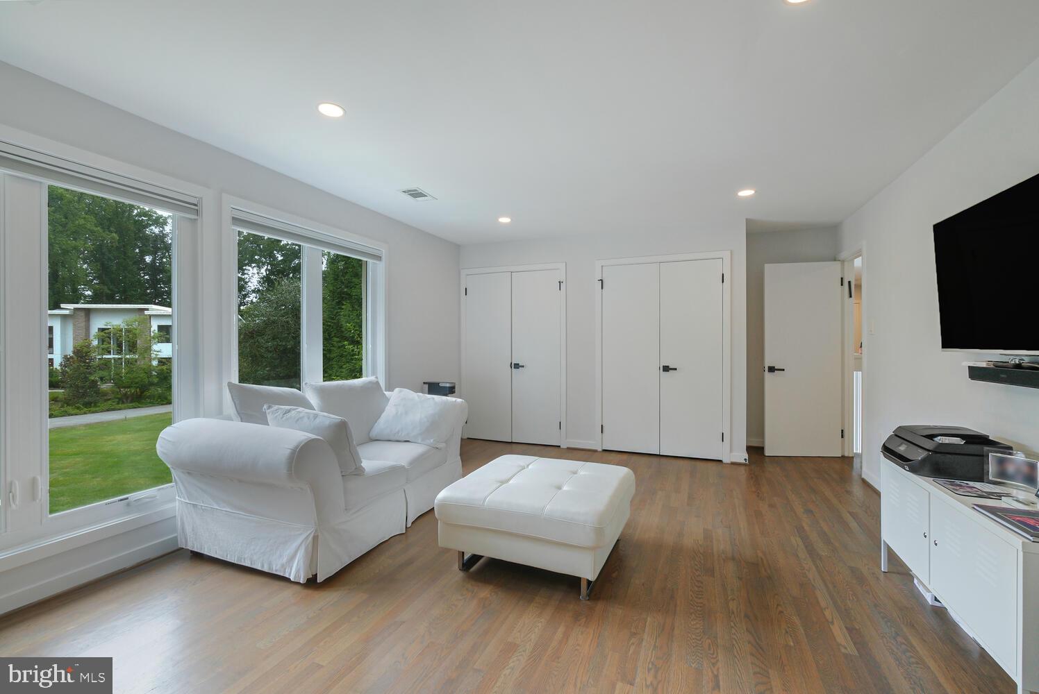 LUXMANOR - Residential