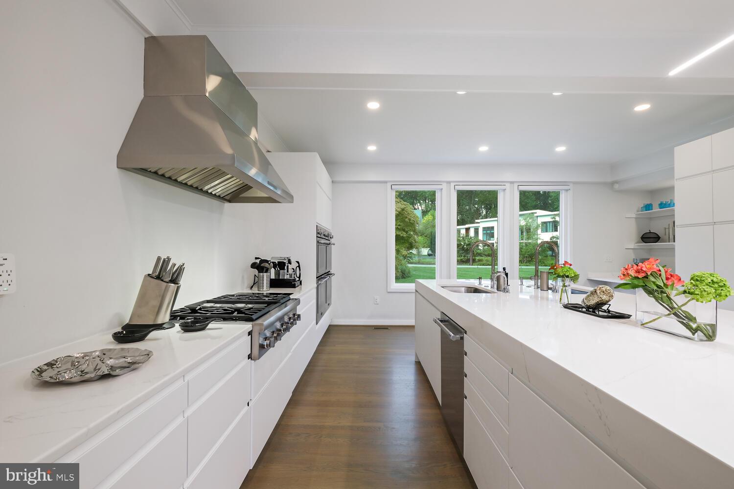 LUXMANOR - Residential