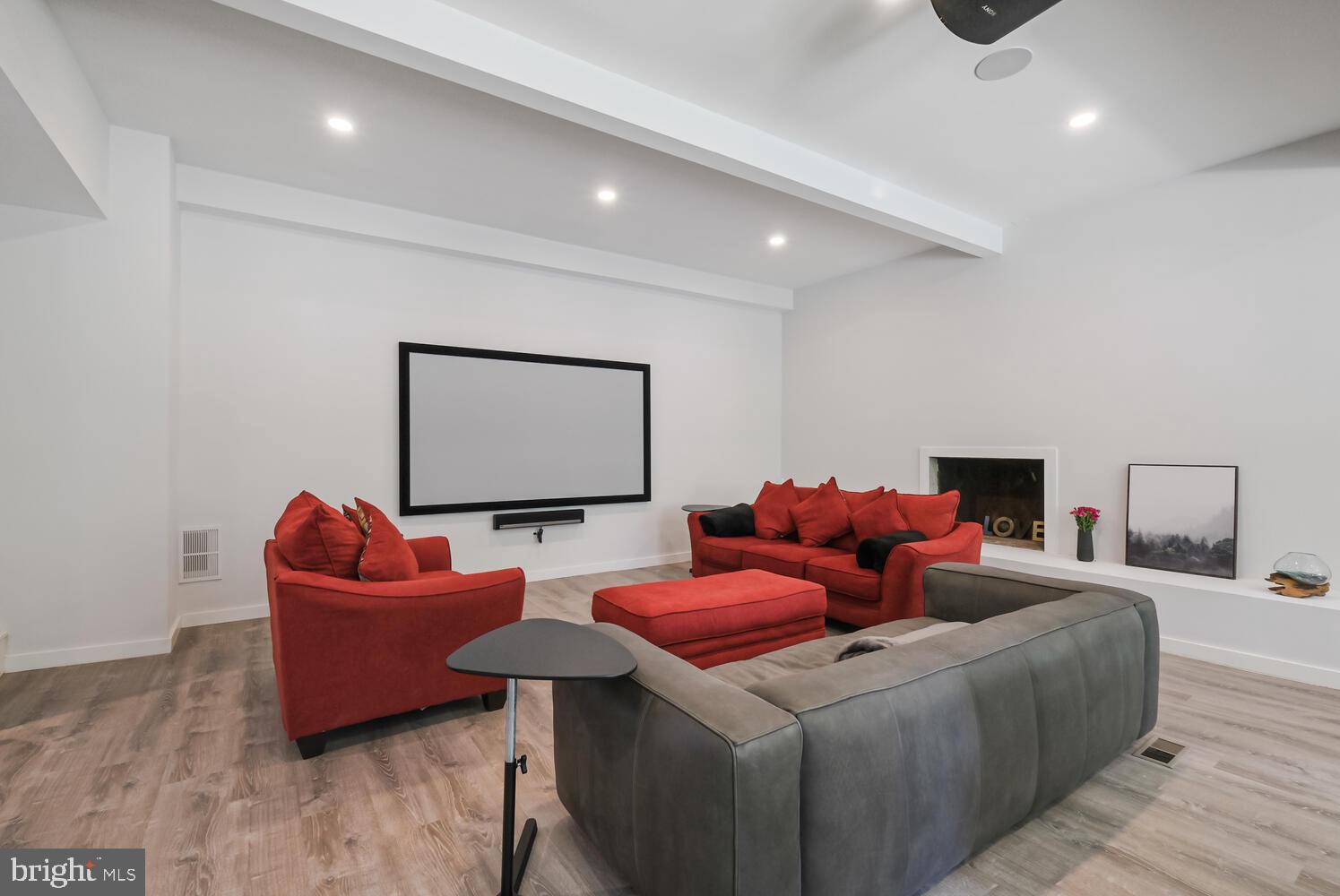 LUXMANOR - Residential