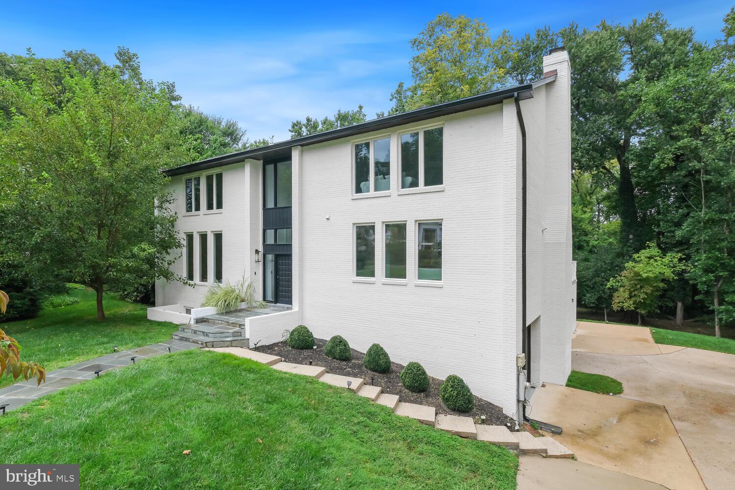 LUXMANOR - Residential