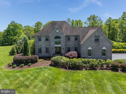 Homes For Sale - 34 Milestone Drive<br/> Hunterdon County, RINGOES, NJ 08551