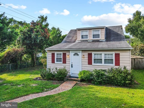 Photo of 301 Lakeview Avenue, EDGEWATER, MD 21037 (MLS # MDAA2156056)