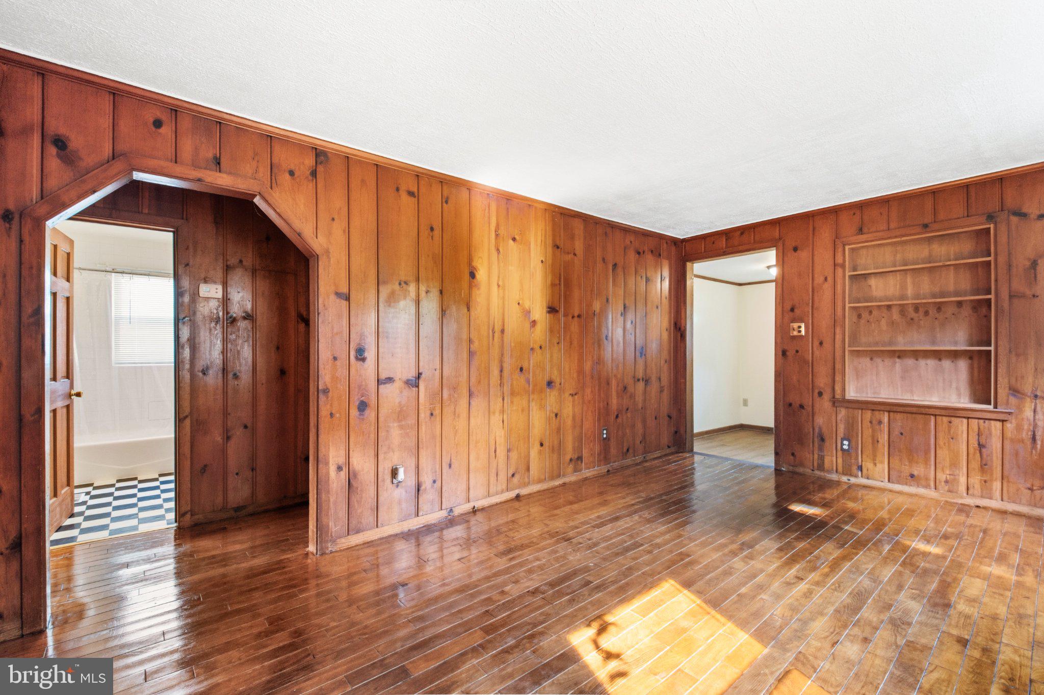 301 LAKEVIEW AVENUE