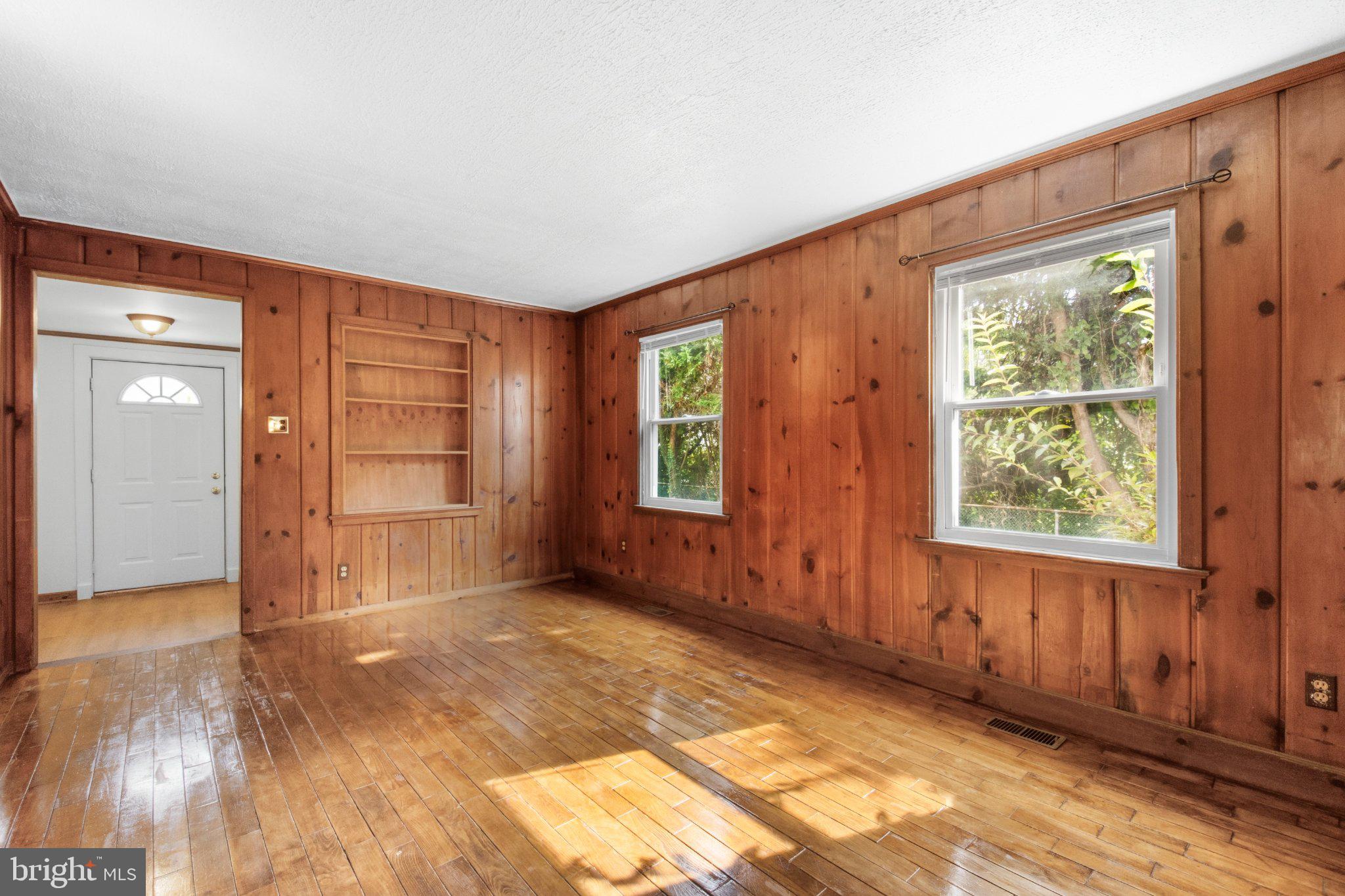 301 LAKEVIEW AVENUE