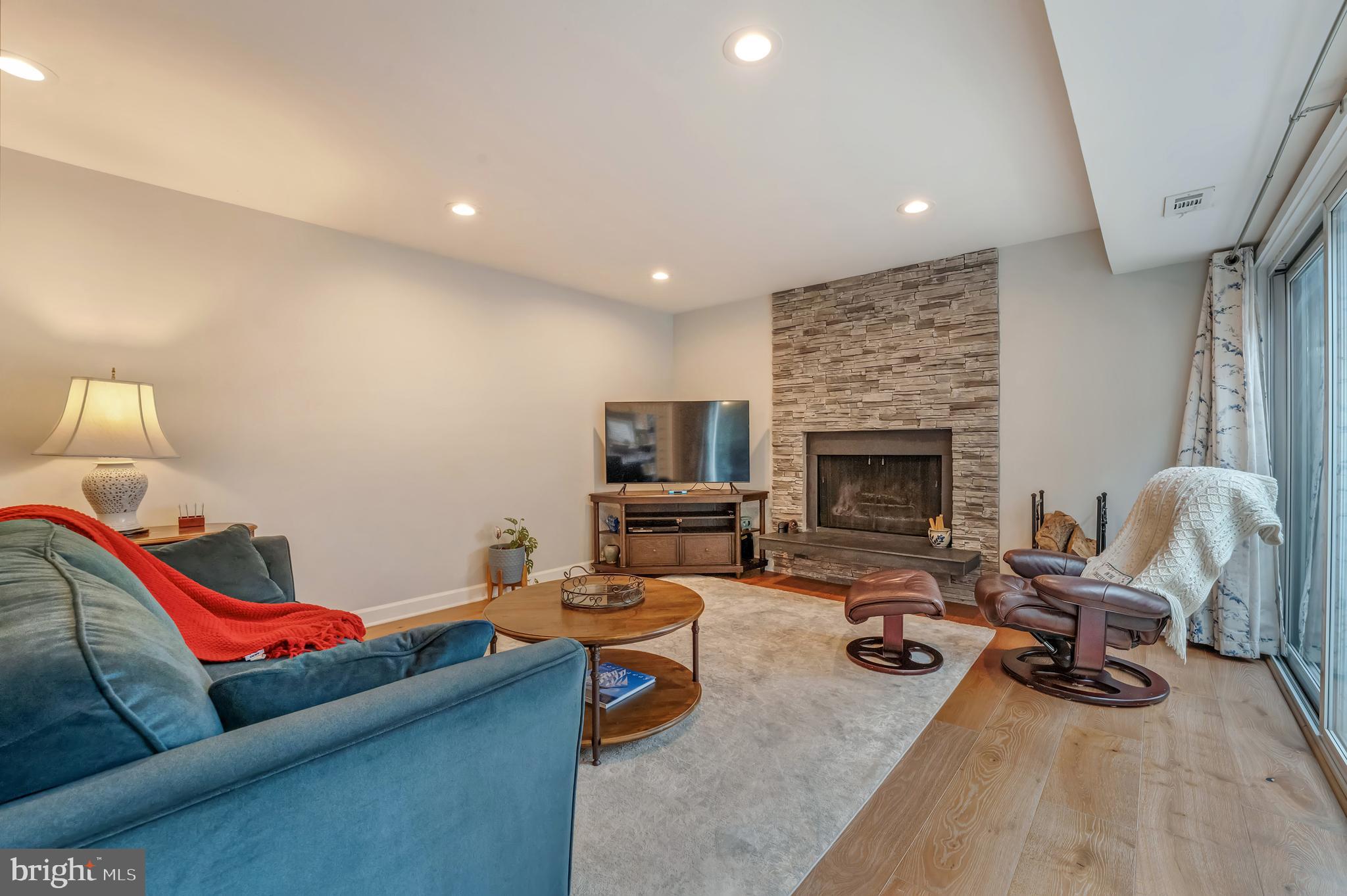 RESTON - Residential