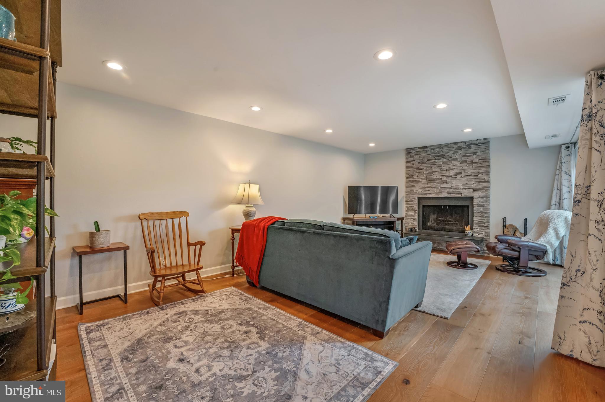 RESTON - Residential