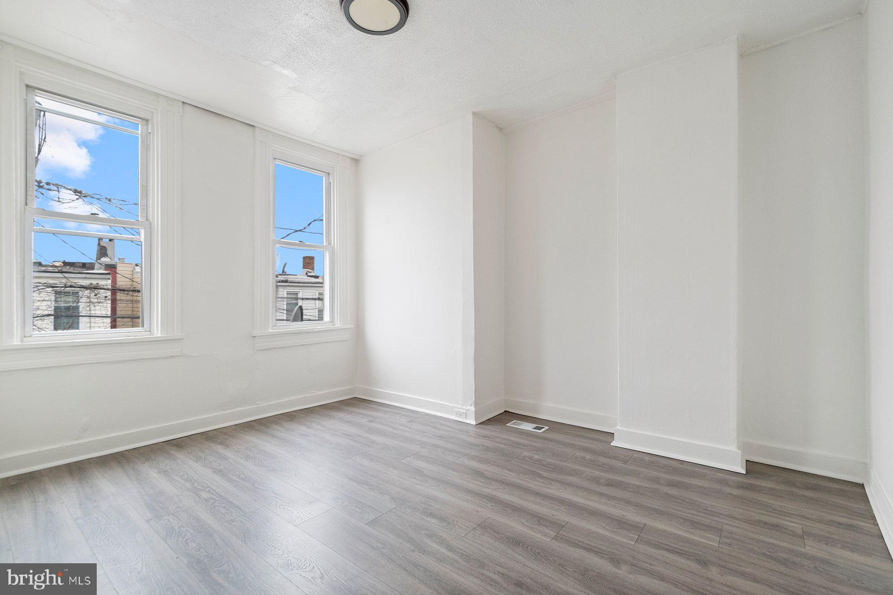 ELWOOD PARK - Residential