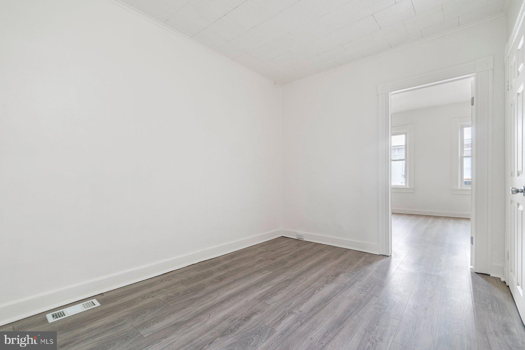 ELWOOD PARK - Residential