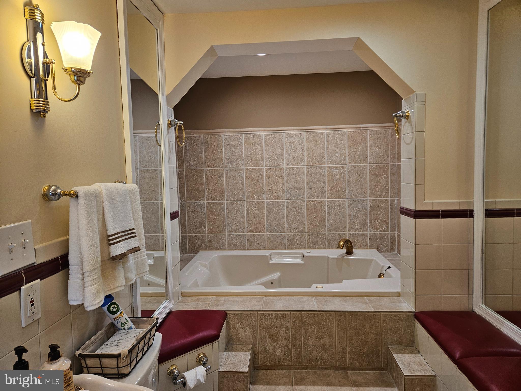 EAST HAMPTON - Residential