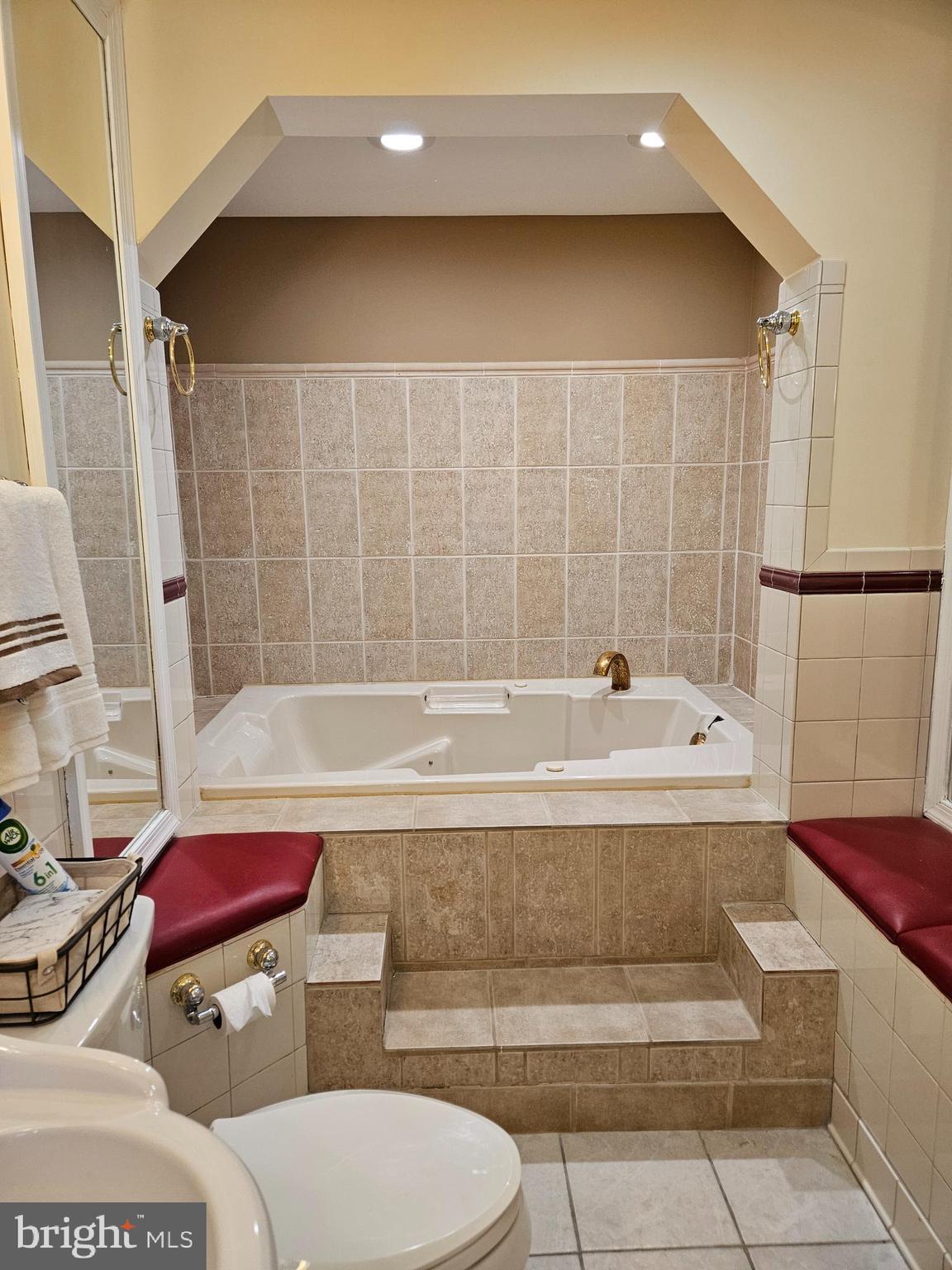 EAST HAMPTON - Residential