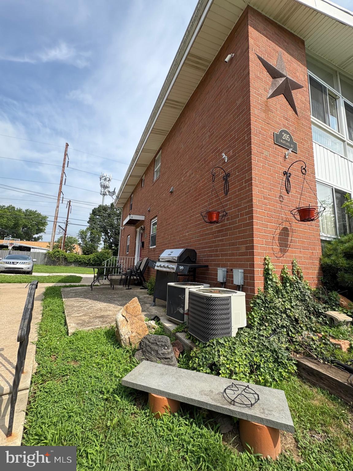205 E MARYLAND AVENUE