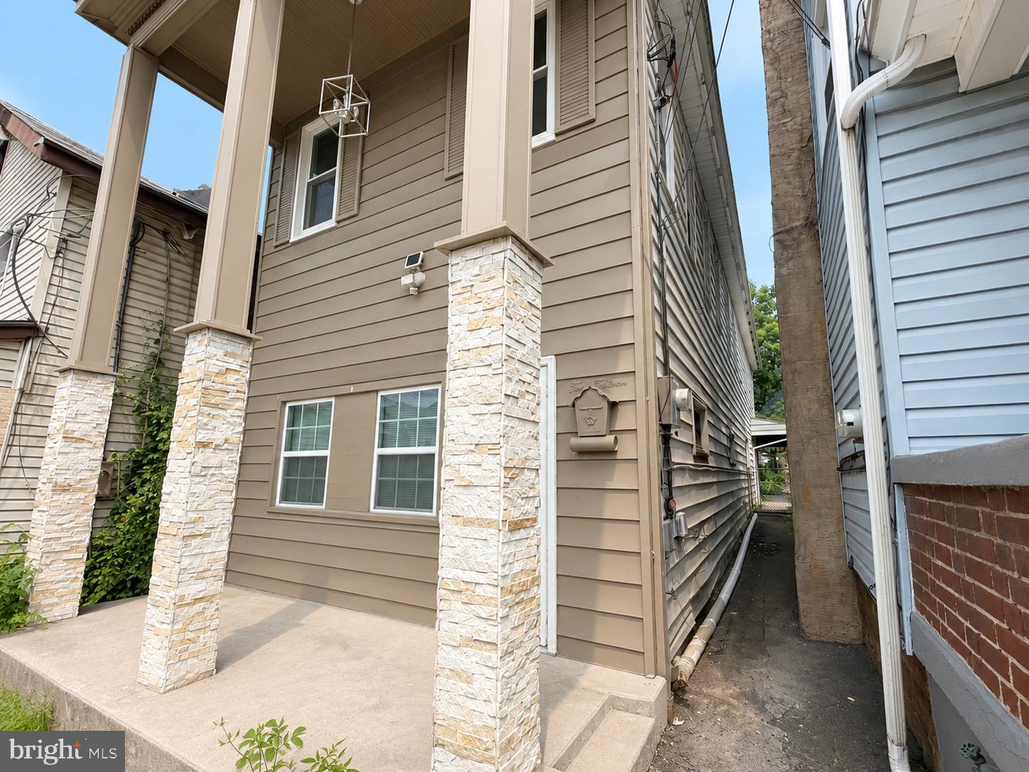 215 W MARKET STREET