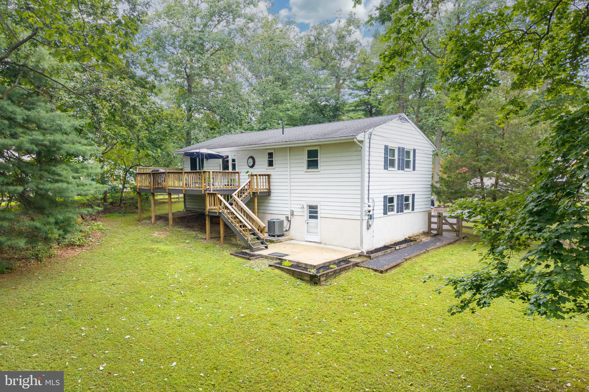 1522 DOYLE DRIVE