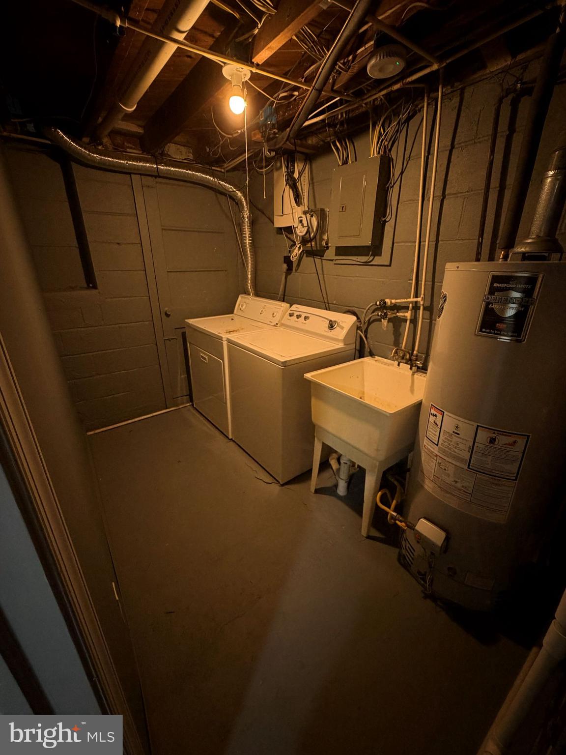 CHARLESMONT - Residential Lease