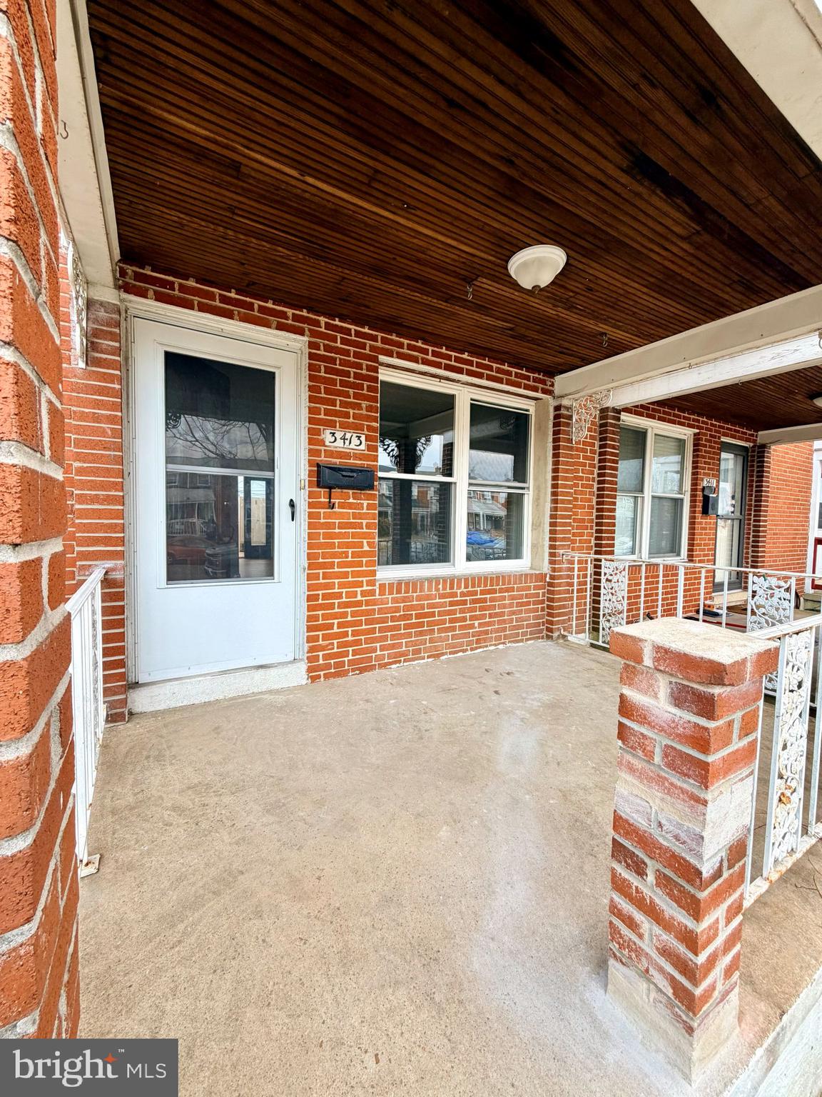 CHARLESMONT - Residential Lease