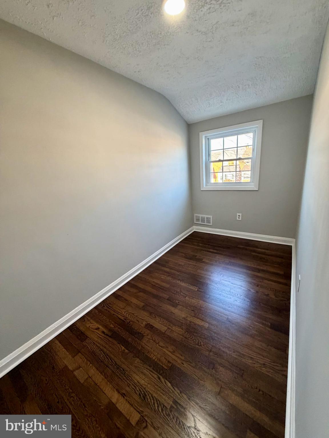 CHARLESMONT - Residential Lease