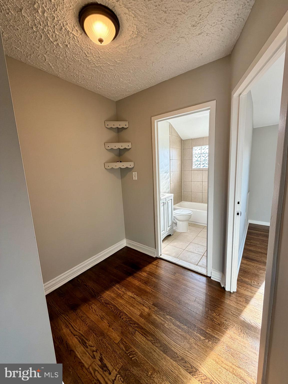 CHARLESMONT - Residential Lease