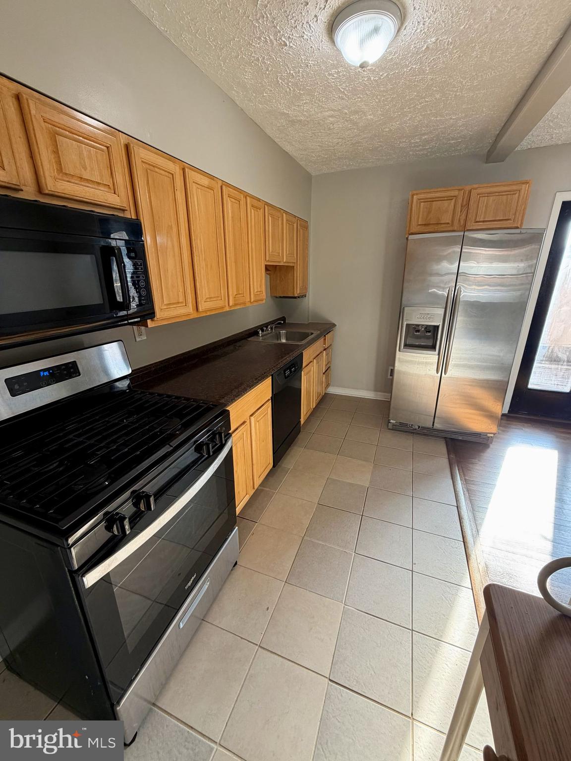 CHARLESMONT - Residential Lease