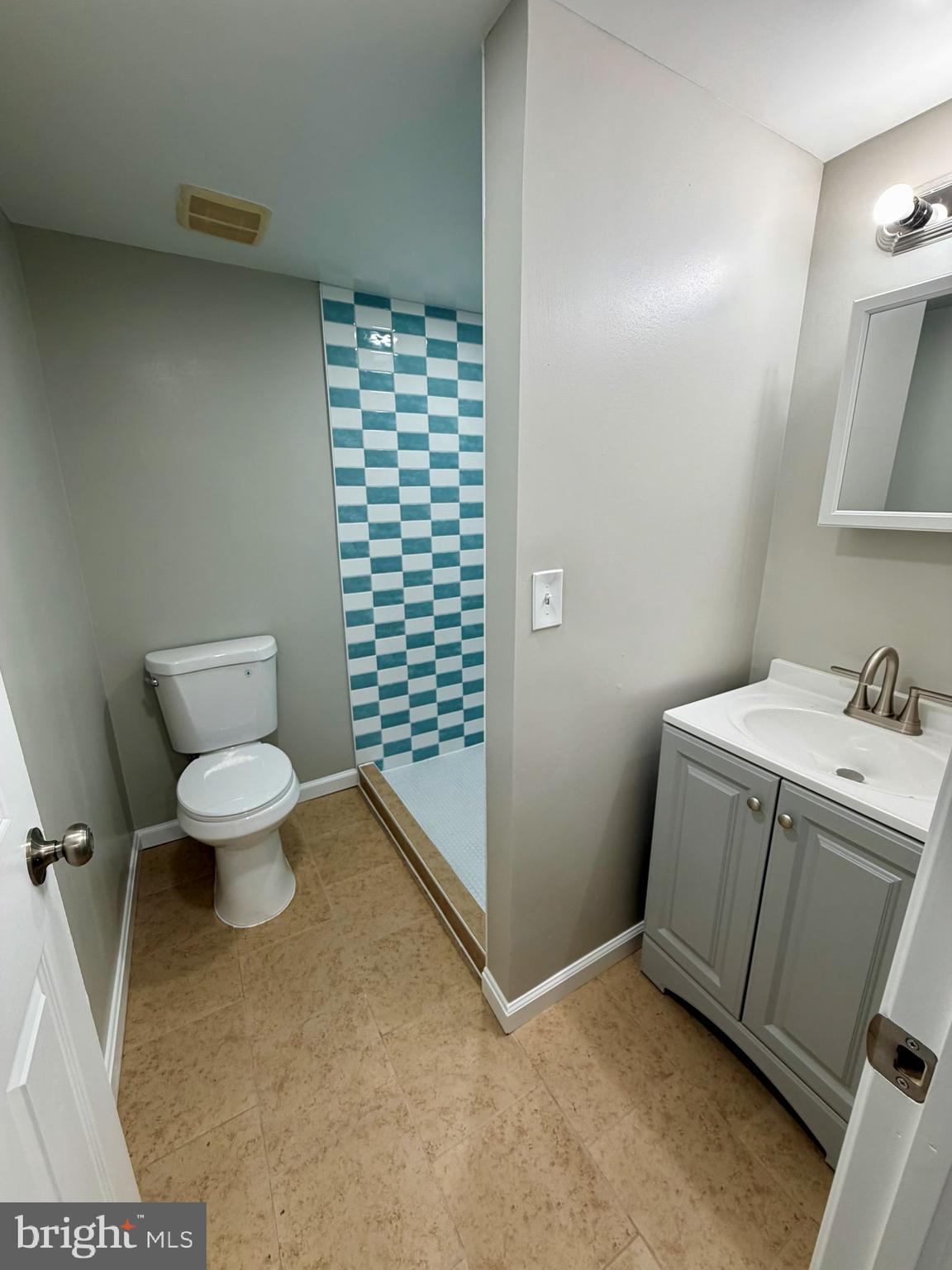 CHARLESMONT - Residential Lease