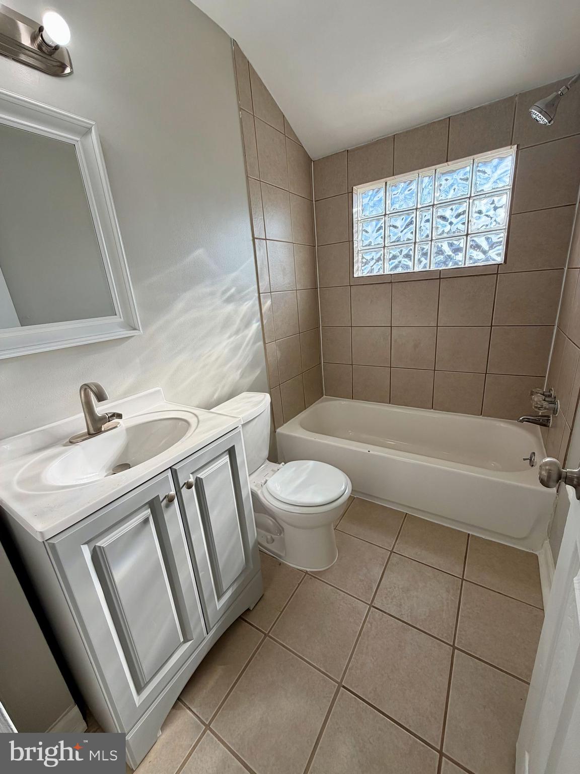 CHARLESMONT - Residential Lease