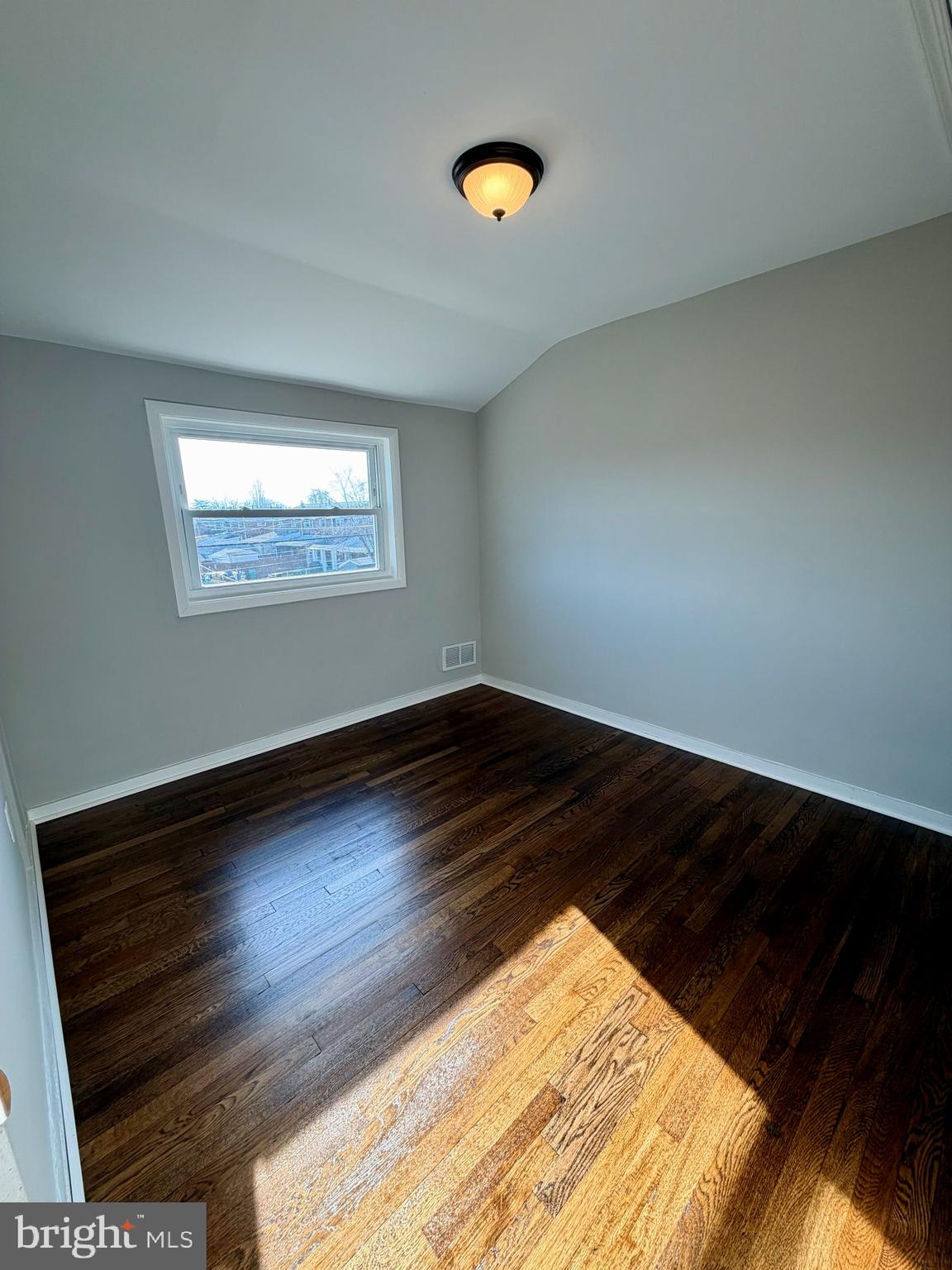 CHARLESMONT - Residential Lease