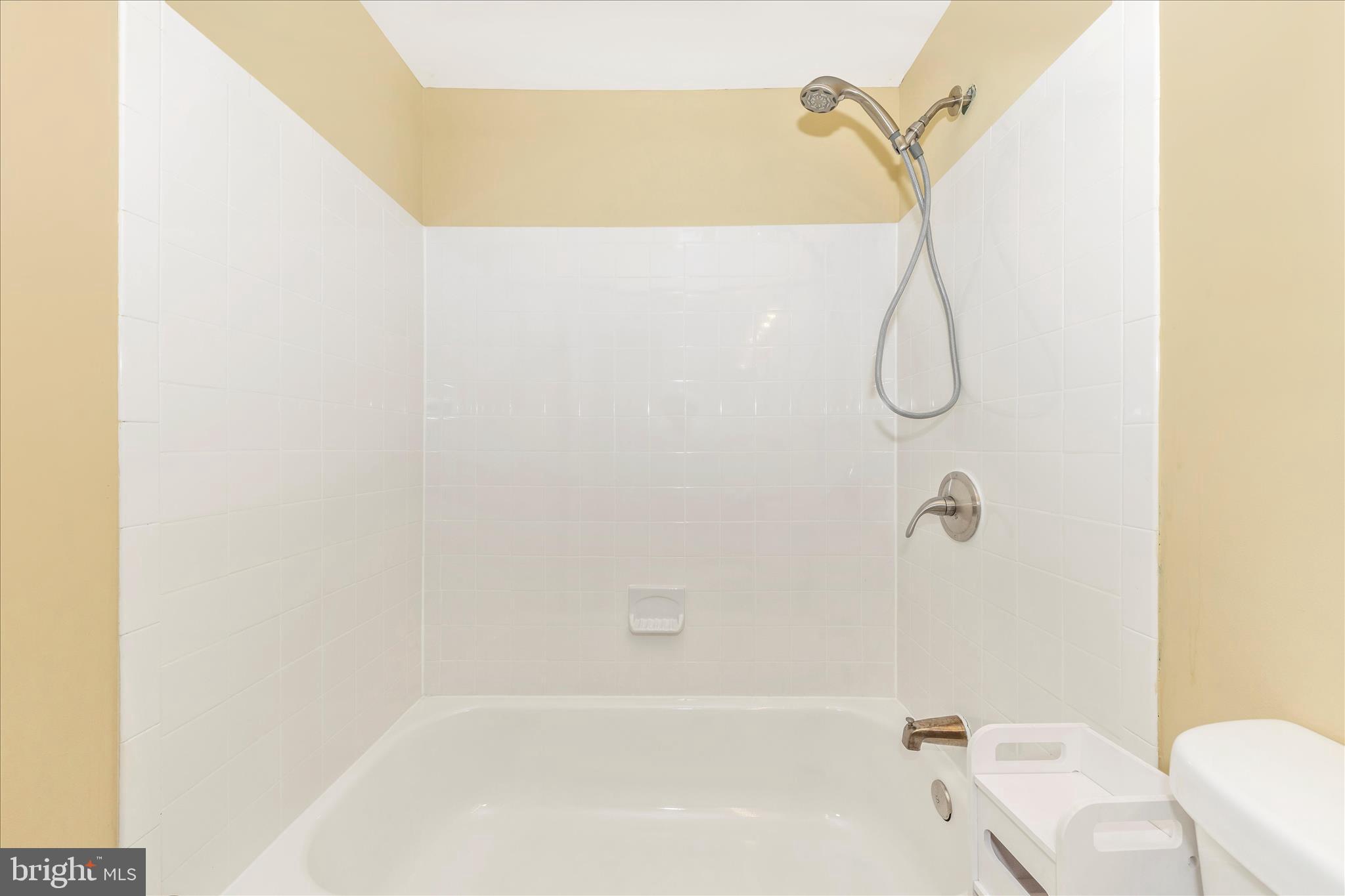 ESSEX PLACE - Residential