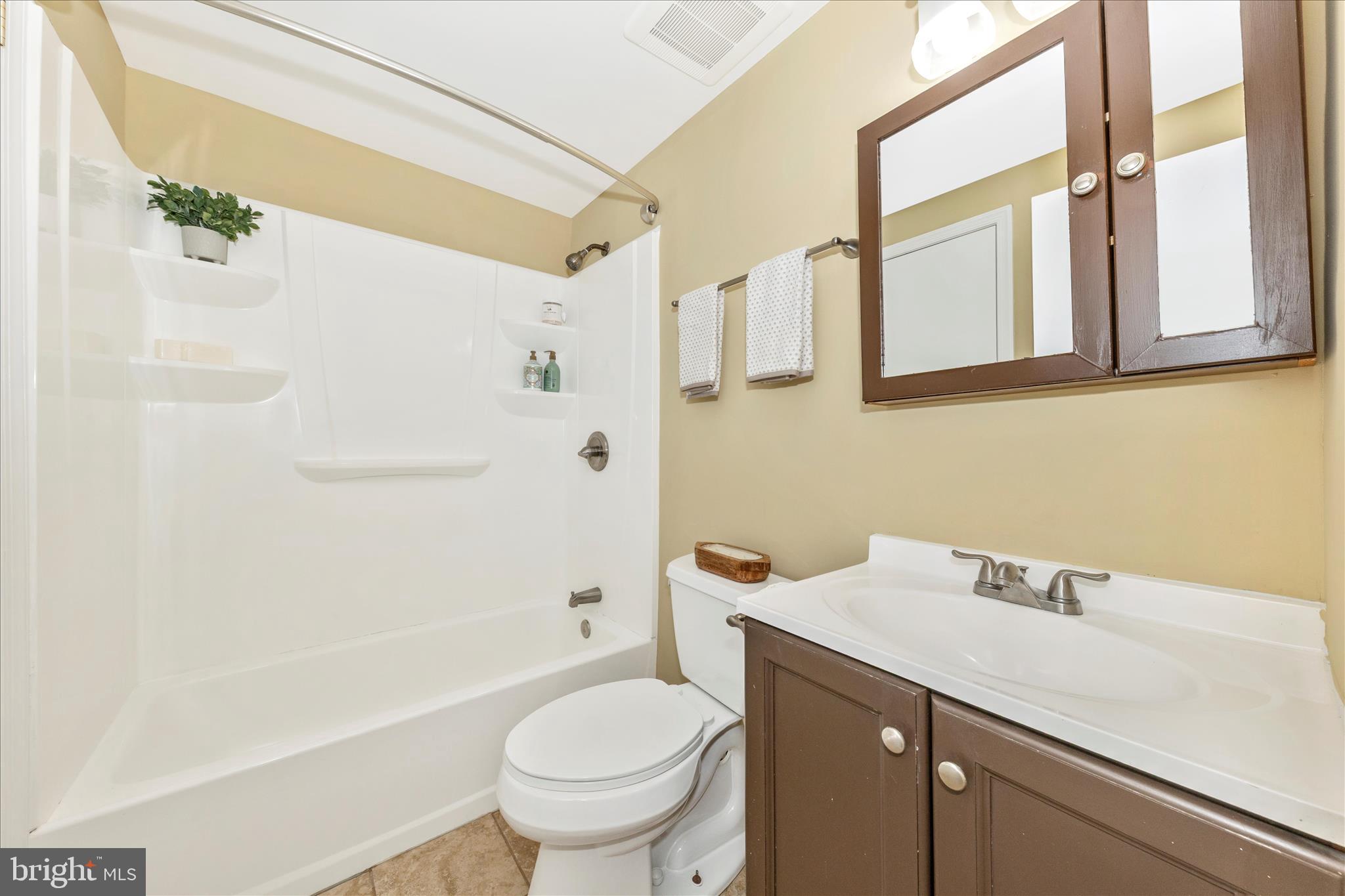 ESSEX PLACE - Residential