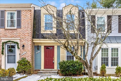 Photo of 20559 Strath Haven Dr, GAITHERSBURG, MD 20886 (MLS # MDMC2211308)