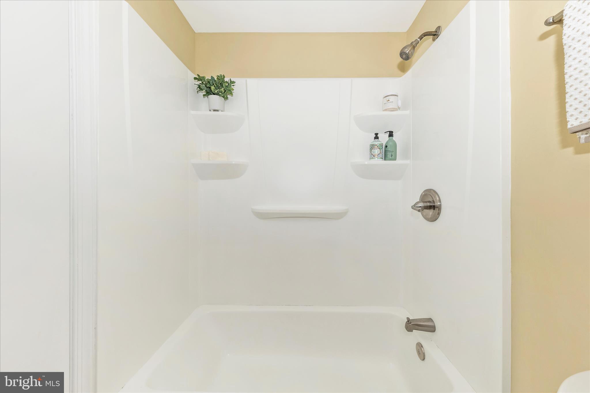 ESSEX PLACE - Residential