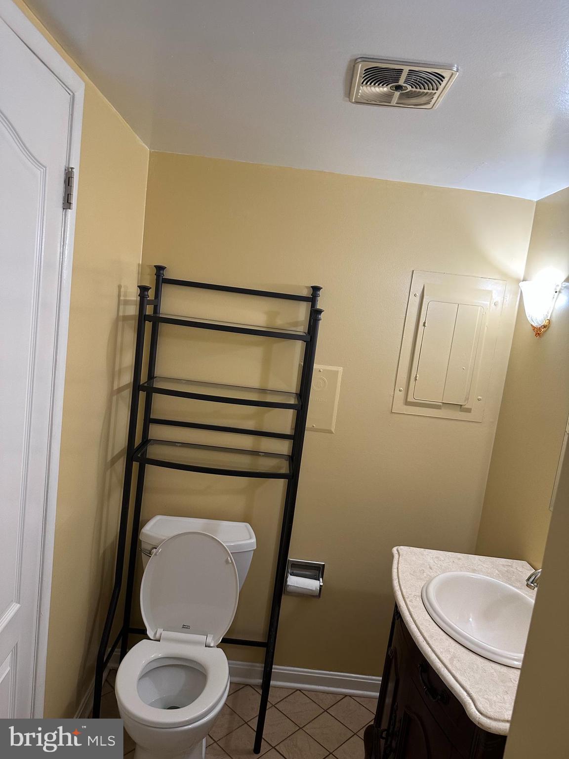 NORTHGATE SQUARE - Residential Lease