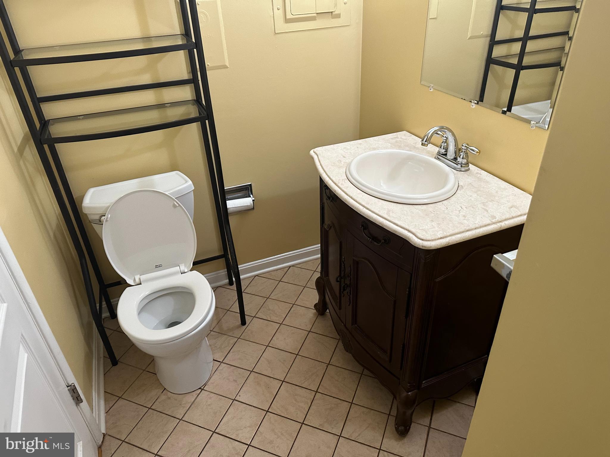 NORTHGATE SQUARE - Residential Lease